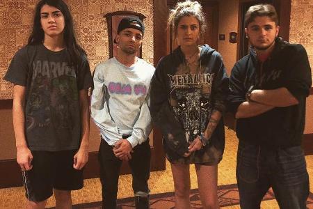 Dieses Foto postete Paris Jackson: Darauf mit ihr zu sehen sind Blanket (l.), ein Freund der Familie und Prince (rechts)