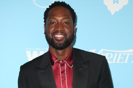 Der 1,93 Meter große Baskettballer Dwyane Wade braucht Bademäntel wahrscheinlich in XXL