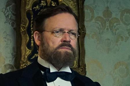 Justus von Dohnányi spielt den berühmten Professor Robert Koch