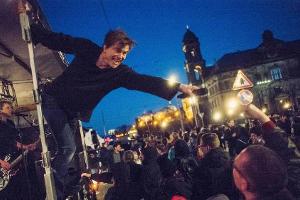 Die Toten Hosen: Überraschungsauftritt bei Anti-Pegida-Demo in Dresden