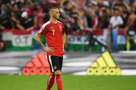 Kopfrasur und trotzdem ein Zopf? Ösi-Stürmer Marko Arnautović macht's möglich. Der 27-Jährige unterstreicht damit sein Image...