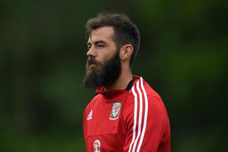 Ein beachtlicher Bart erlaubt es Joe Ledley, nicht nur spielerisch aus seiner Mannschaft hervorzustechen. Optisch würde der ...