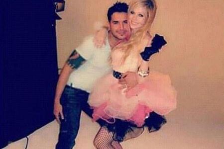 Avril Lavigne dürfte sich über das Comeback der Netzstrumpfhose sicher gefreut haben: Ihr Stil war immer schon punkig angeha...