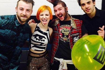 Und auch Rockerin Hayley Williams hatte die Netzstrumpfhose bestimmt schon in ihrem Schrank, bevor sie wieder modern wurde.