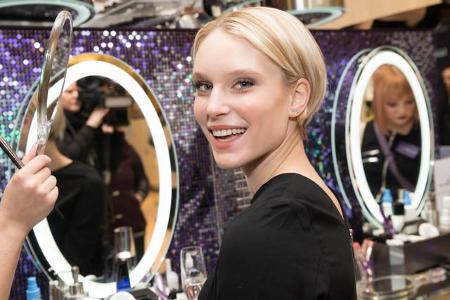 ...Titelinhaberin ist Kim Hnizdo. Zwar konnte sich die 20-Jährige über einen Modelvertrag mit Papa Klums Agentur ONEeins fre...