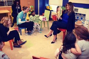 First Lady Melania Trump: Ihr erster Auftritt ohne Donald Trump