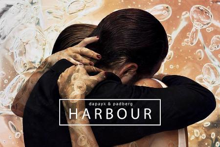 Eva Padberg und ihr Mann Niklas Worgt eng umschlungen auf dem Album-Cover