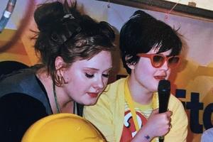 Adele und Kelly Osbourne sind uralte Bekannte