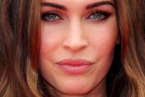 Halbnackt: Megan Fox macht wieder Dessous-Werbung