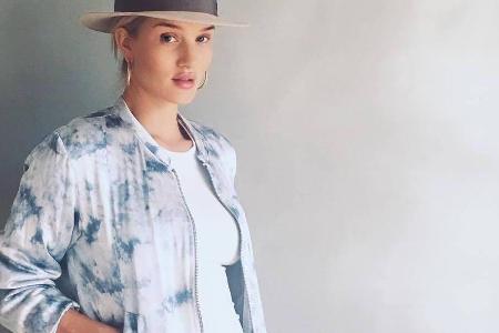 Mama in spe Rosie Huntington-Whiteley weiß, wie man sich in der Schwangerschaft bequem, aber stylish anzieht Mama in spe Rosie Huntington-Whiteley weiß, wie man sich in der Schwangerschaft bequem, aber stylish anzieht