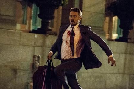 Spion John (Michael Dorman) aus 