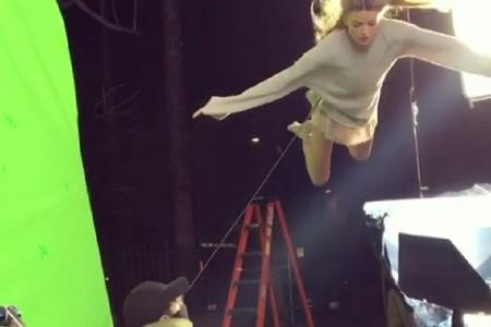 Martha Hunt beim Videodreh für den Song Martha Hunt beim Videodreh für den Song
