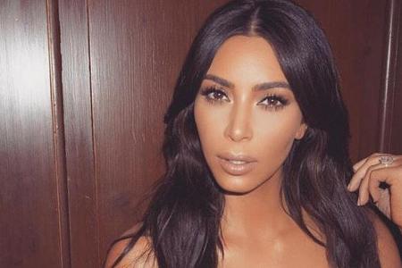 Eine glänzende Wallemähne wie die von Kim Kardashian wünschen sich viele Frauen