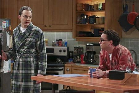Sheldon (Jim Parsons, li.) und Leonard (Johnny Galecki) können bei 