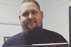 Rag'n'Bone Man: "Es ist einfacher über traurige Geschichten zu singen"