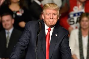 Donald Trump hackt wieder auf Arnold Schwarzenegger herum