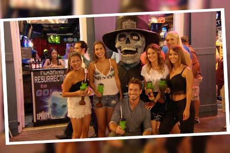 Die Ladys verbringen den Abend mit Sebastian auf der Bourbon Street