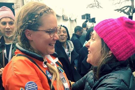 Lena Dunham besuchte den Women's March am 21. Januar mit einem pinken Pussyhat