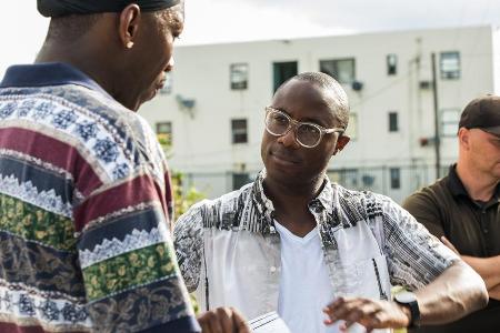 Hinter den Kulissen: Mahershala Ali (l.) und Regisseur Barry Jenkins während der Dreharbeiten