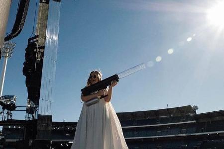 Adele scheint auf ihrer Tour viel Spaß zu haben Adele scheint auf ihrer Tour viel Spaß zu haben