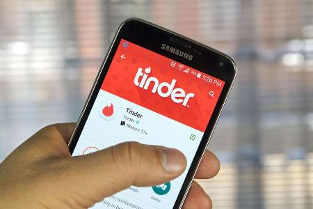 Ein Wisch nach links, ein Wisch nach rechts: Tinder hat das Flirten revolutioniert Ein Wisch nach links, ein Wisch nach rechts: Tinder hat das Flirten revolutioniert