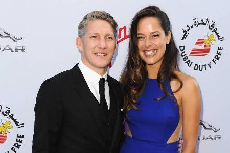 Bastian Schweinsteiger ist mit Ana Ivanovic offiziell seit Februar 2015 zusammen Bastian Schweinsteiger ist mit Ana Ivanovic offiziell seit Februar 2015 zusammen