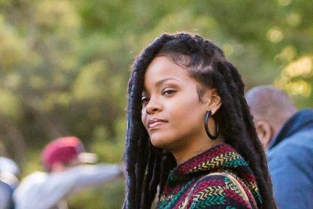 Trotz unangenehmer Gefühle vor dem TV dreht Rihanna weiter - hier am Set des Films Trotz unangenehmer Gefühle vor dem TV dreht Rihanna weiter - hier am Set des Films