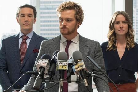 Tom Pelphrey (v.l.), Finn Jones und Jessica Stroup in 