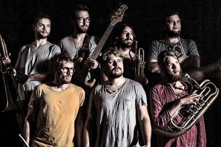 LaBrassBanda erobern mit ihrer Blechmusik die Welt LaBrassBanda erobern mit ihrer Blechmusik die Welt