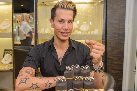 04 Florian Wess Imago Viennareport Eheringe aussuchenimago65156984h.jpg