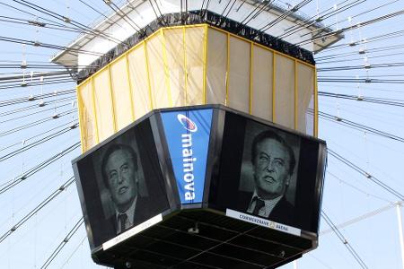 Die ehemalige DFB-Präsident Gerhard Mayer-Vorfelder, MV genannt, stirbt am 17. August mit 82 Jahren in einem Stuttgarter Kra...