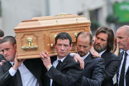 Schock für Hollywood-Star Jim Carrey (r.): Seine Ex-Freundin Cathriona White nimmt sich am 28. September mit 28 Jahren das L...
