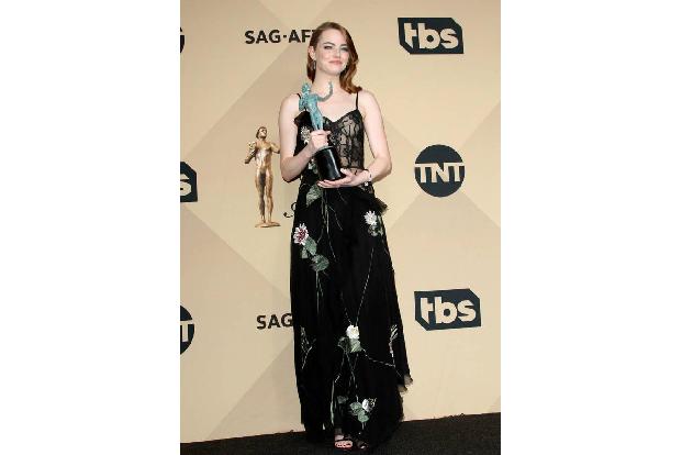 Ja, sie hat es wieder getan! Emma Stone holte sich für 'La La Land' mal wieder einen Preis ab. Am Sonntagabend war es der SA...