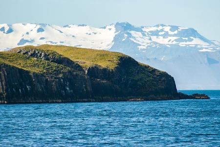 Beim Breiðafjörður-Archipel kommen sich das Meer und die schneebedeckten Gipfel ganz nahe