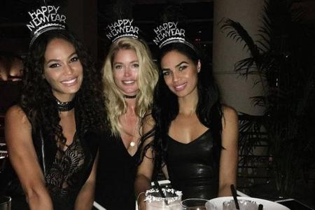 Auch Model Joan Smalls (l.) putzte sich raus. Sie feierte zusammen mit Model-Kollegin Doutzen Kroes und ihrer Schwester Erika.