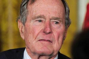 George H. W. Bush: Früherer US-Präsident in Klinik eingeliefert