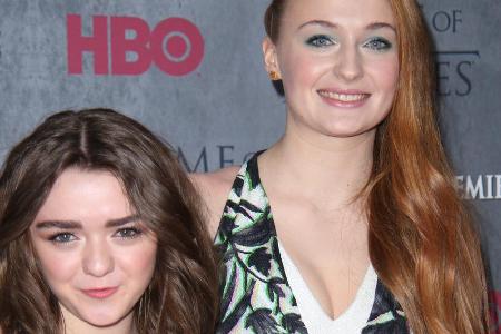 Maisie Williams (l.) und Sophie Turner fühlen sich wie Schwestern Maisie Williams (l.) und Sophie Turner fühlen sich wie Schwestern
