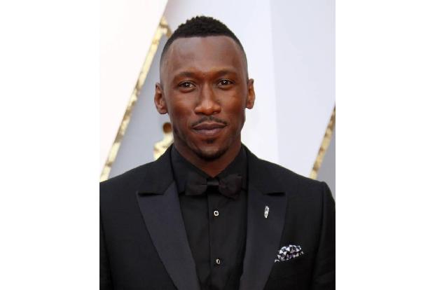 ...Mahershala Ali, der als bester Nebendarsteller in 'Moonlight' mit einem Academy Award beehrt wurde und mit Tränen in den ...