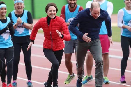 Kate und William beim Training von Teilnehmern des London Marathon Kate und William beim Training von Teilnehmern des London Marathon
