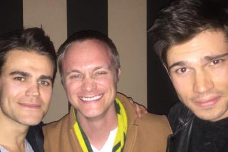 Paul Wesley (l.) mit David Anders und Kayla Ewells Ehemann Tanner Novlan (r.)