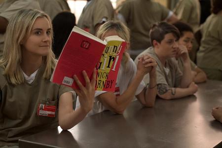 Taylor Schilling (l.) und die Ladys von 