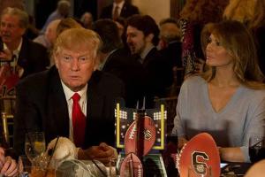 Donald Trump verlässt seine eigene Super-Bowl-Party vorzeitig