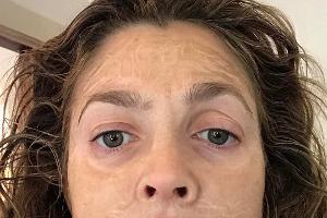 Drew Barrymore: Diese Gesichtsmaske soll wirklich helfen?