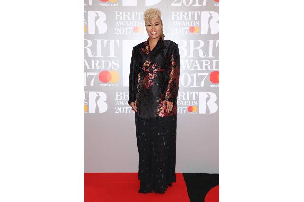 ...auch für das im Kimono-Stil angehauchte Dress von Emeli Sandé. Wir lieben ja ihre Stimme - aber modisch ist da noch Luft ...