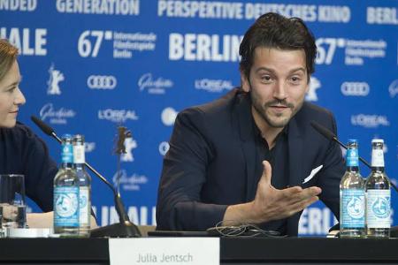 ...Schauspieler und Regisseur Diego Luna wohl auch so locker sieht, der in diesem Jahr einen Platz in der Berlinale-Jury erg...