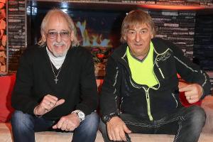 Die Amigos - Karl-Heinz Ulrich (l.) und Bernd Ulrich - verabschieden sich von der Bühne