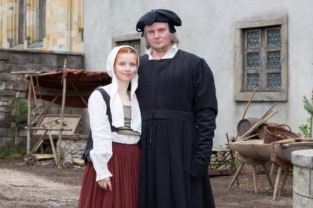 Karoline Schuch als Katharina von Bora und Devid Striesow als Martin Luther