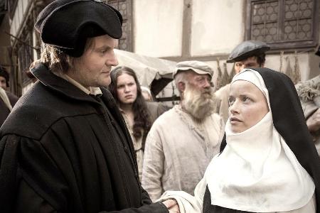 Katharina und die anderen geflohenen Nonnen kommen in Wittenberg an - Martin Luther begrüßt sie