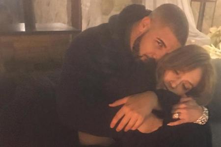 Diese innige Bild posteten Drake und J.Lo noch Ende Dezember auf Instagram
