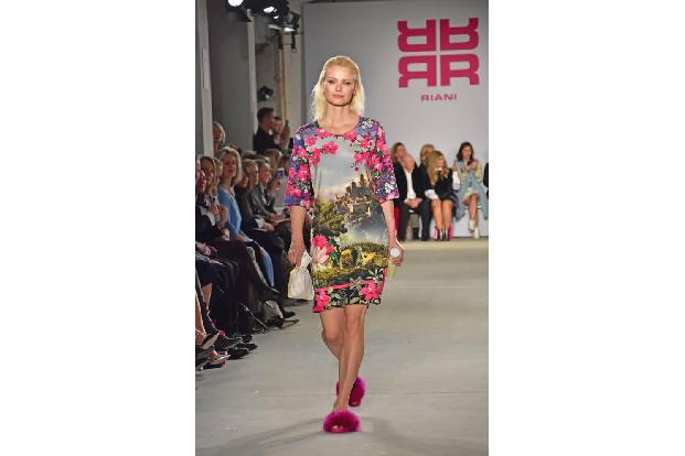 ...Fußstapfen von Modelgrößen wie Franziska Knuppe treten. Die zeigte dem Teenager auch gekonnt, wie ein perfekter Gang über...